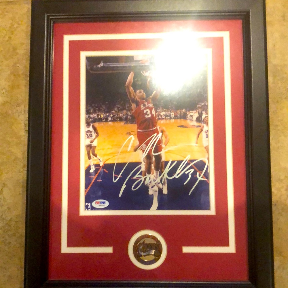 Charles Barkley Autographed pitcher Philadelphia 76ers. Authenticity